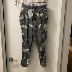 Lululemon pattern jogger pants